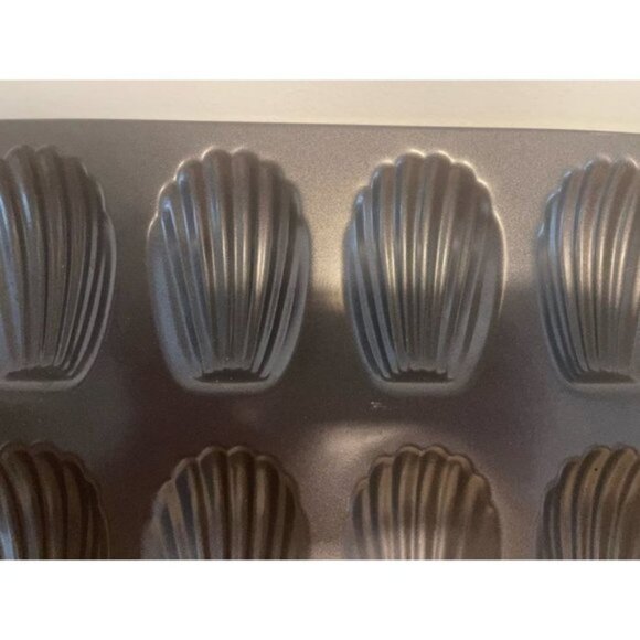 2/$25 Madeleine Pan 2x6 pieces By Chicago Metallic NEW - Picture 4 of 7